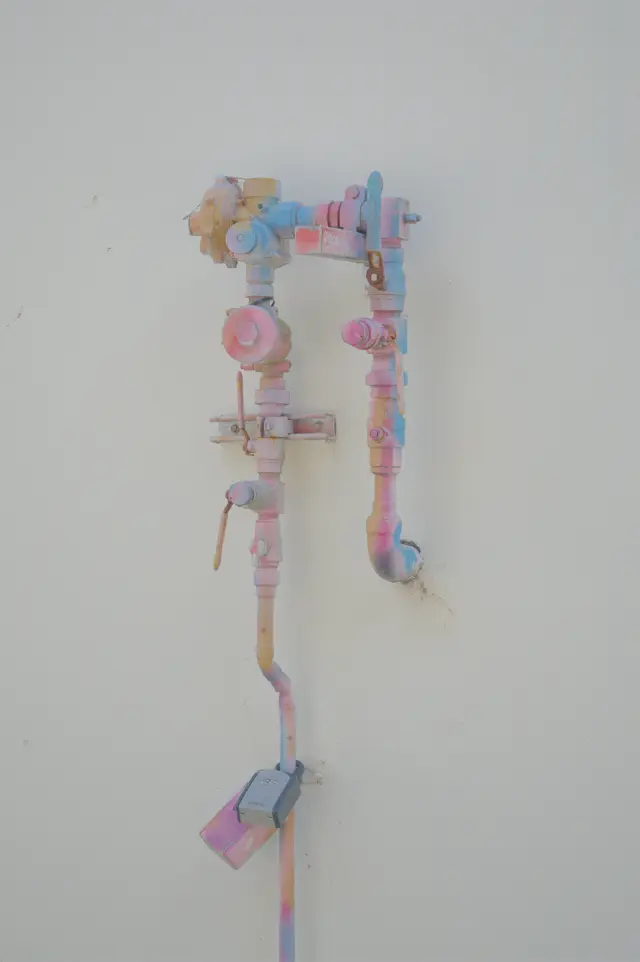 Trans-colors water piping. It seems to have been spray painted.